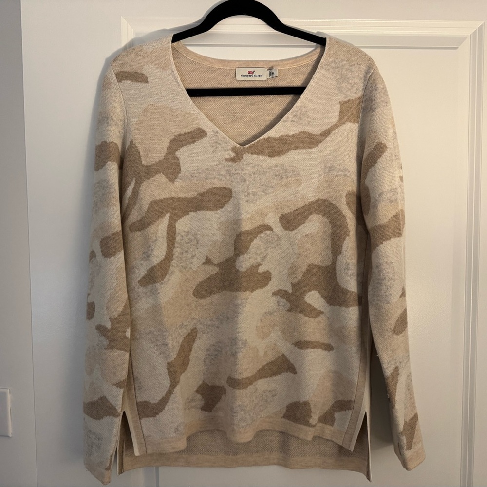 Women’s Vineyard Vines beige camo sweater
